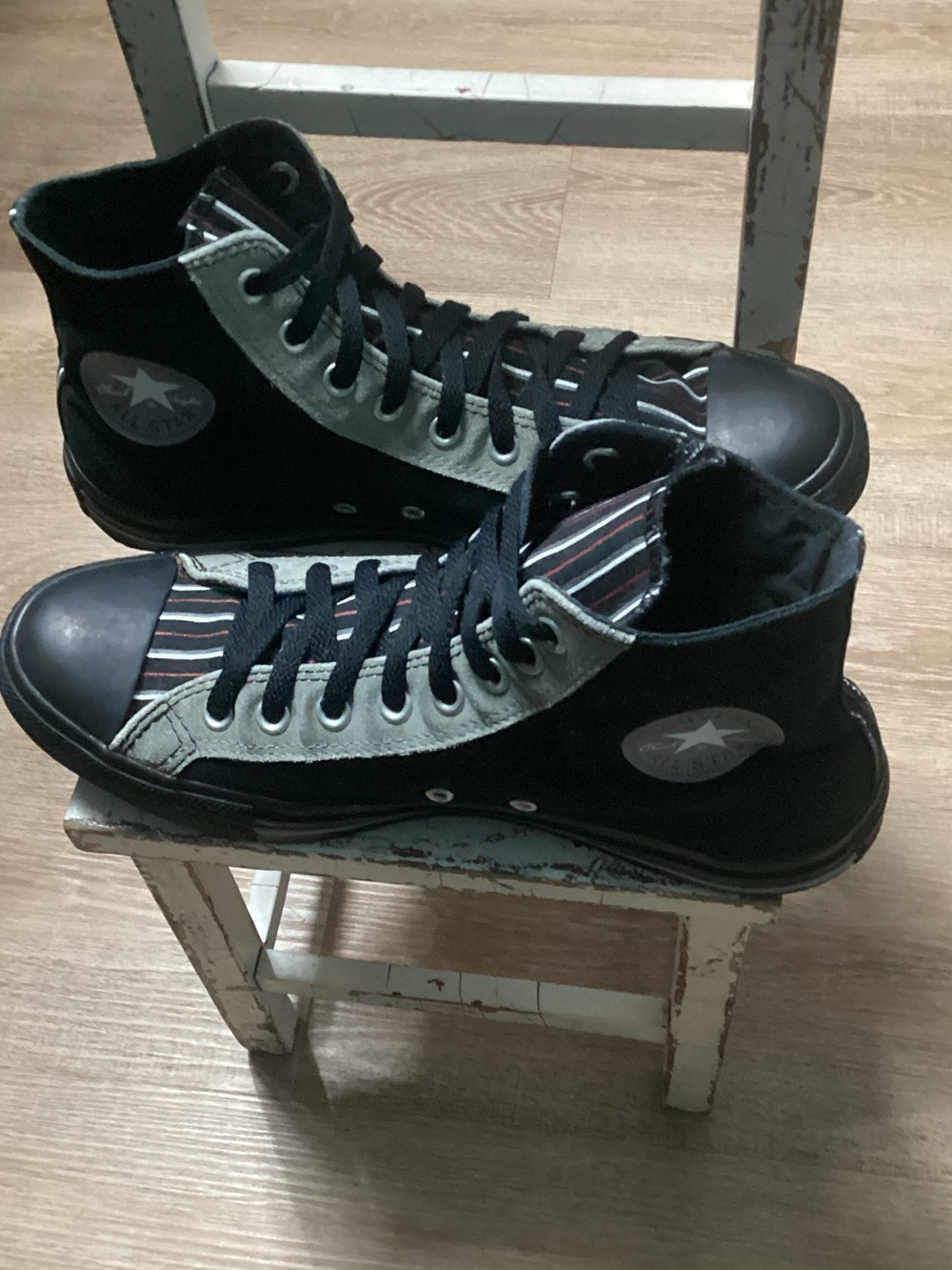 Converse Chuck Taylor All Star High Top Sneakers with Striped Tongue Men’s Sz 10